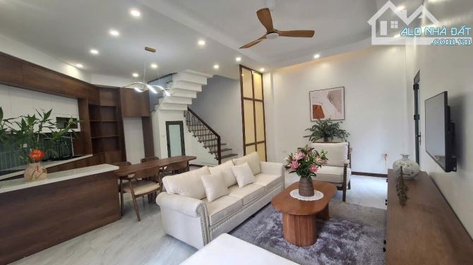 Bán nhà phố Gia Quất, 55m2, 4 tầng, lô góc, ngõ ô tô, full nội thất, 7,6 tỷ - 1