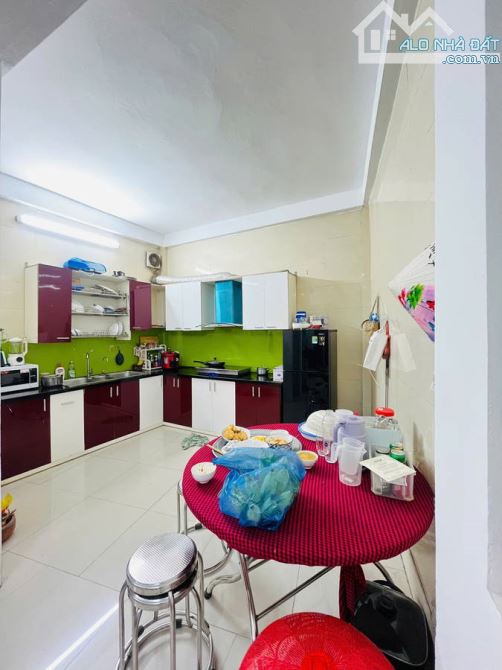 Cần bán nhà phố Trần Thái Tông 40m2 4 tầng 5,2 m 7,95 tỷ - 1