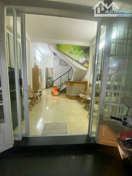 Cho thuê 72/2a Huỳnh Văn Bánh, p15, Phú Nhuận - 2L 4pn 5wc - 1