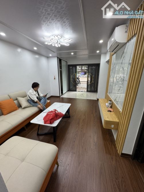 BÁN NHÀ TẬP THỂ NGHĨA TÂN 2 CĂN 120M2 KINH DOANH SẦM UẤT, OTO ĐỖ CỬA GIÁ 8,5 TỶ - 1