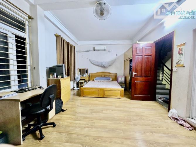 Bán Nhà Dân Xây Thạch Bàn 45m2-hơn 7 tỷ-Ô TÔ TRÁNH CÁCH 5m-NGÕ THÔNG-FULL NỘI THẤT - 1