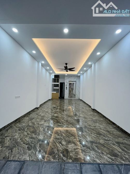 Nhà Minh Khai - ô tô 7 chỗ vào nhà, ngõ thông - 6 tầng thang máy- Full nội thất - 1