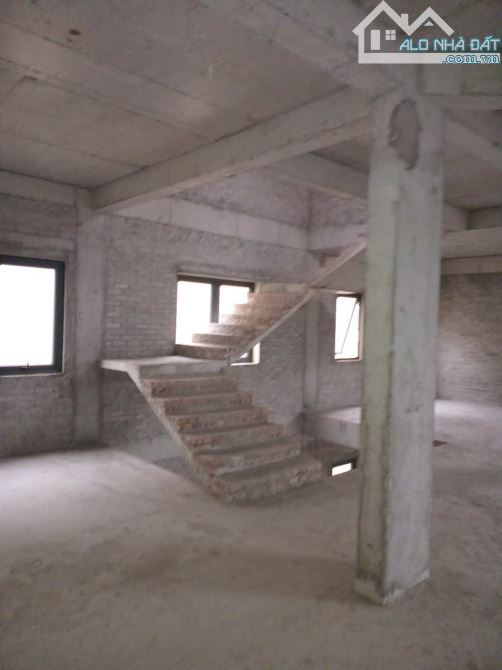 CHO THUÊ SHOPHOUSE SIÊU HIẾM – CHARM ngõ 168 NGUYỄN XIỂN - 86m2 -5 tầng - Giá: 35tr/ tháng - 1