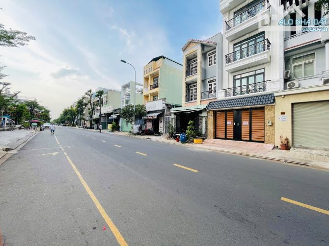 Duy nhất lô đất đường D2 đối diện chung cư ngay Lê Văn Việt - Tăng Nhơn Phú A đường 20m - 1