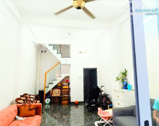Bán nhà 3 tầng, 50m2, hẻm 6m thông, Không QH, gần Khánh Hội, Quận 4, hơn 5 tỷ. - 1