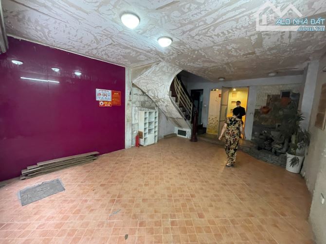 Cho thuê nhà phố Yên Lạc: 50m2 x 5 tầng, MT: 5m, nhà mới, ngõ ô tô, nguyên căn. Giá: 18tr - 12
