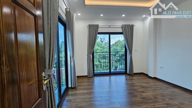 Tôi cần bán nhà mp ĐS đối diện công viên chùa Kiến Hưng đường 12m.Lô góc 2mặt thoáng.13tỷ9 - 12