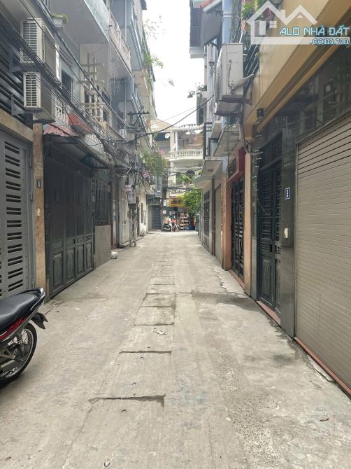 Cho thuê nhà phố Yên Lạc: 50m2 x 5 tầng, MT: 5m, nhà mới, ngõ ô tô, nguyên căn. Giá: 18tr - 13