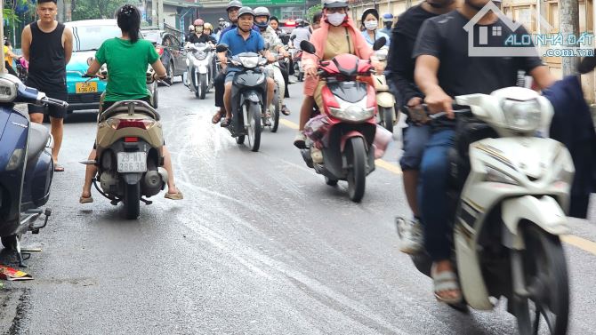 Tôi cần bán nhà mp ĐS đối diện công viên chùa Kiến Hưng đường 12m.Lô góc 2mặt thoáng.13tỷ9 - 15