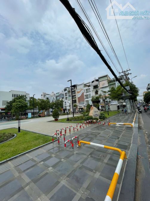 Nhà mặt tiền Sư Vạn Hạnh quận 10, gần Vạn Hạnh Mall, DT 4*15, giá chỉ 15 tỷ - 2