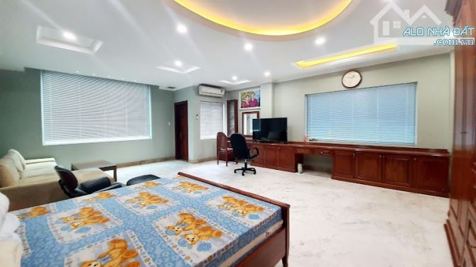 Gấp bán nhà Sài Gòn, thông Hai Bà Trưng, ngang 8m, dt 100m2, giá 9 tỷ. - 2
