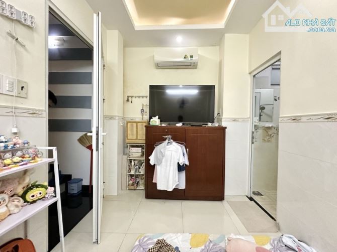 Gấp bán nhà Sài Gòn, kề Mt Nam Kỳ Khởi Nghĩa, giá 7.8 tỷ, 5 tầng. - 2