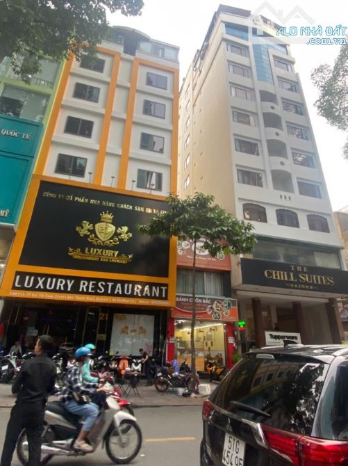 Bán khách sạn cao cấp đường Bùi Thị Xuân, DT: 8*17M, Hợp đồng thuê 11000 USD/Tháng - 2