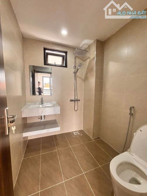 Bán Nhà Nhà mới 5Tx36m, Lô góc, ô tô qua cửa, ngay gần đại học TD-TT.. Gía 3ty25 - 2