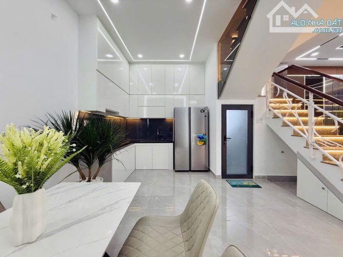 NGANG KHỦNG HƠN 5M- MẶT TIỀN PHAN HUY ÍCH - 4PN - CÁCH  EMART  200M - 2