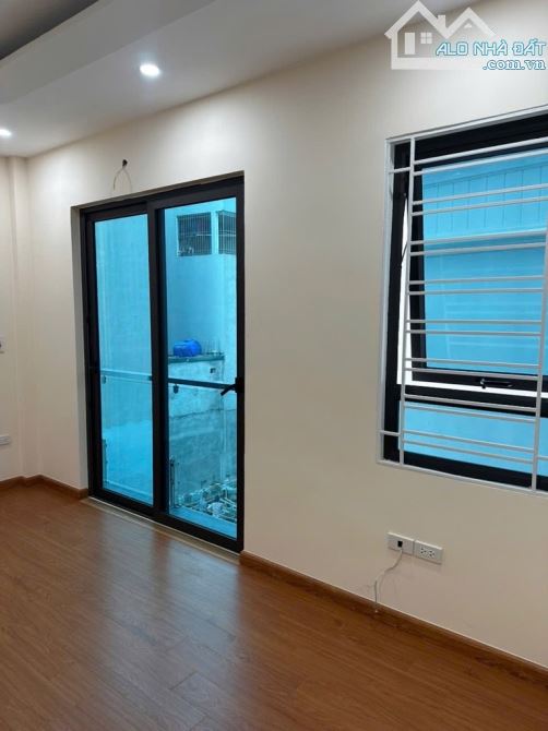 BÁN NHÀ 5 TẦNG MỚI KÍNH COONG  –  BÁT KHỐI - Ô TÔ ĐỖ CỔNG -5.6 TỶ - 2