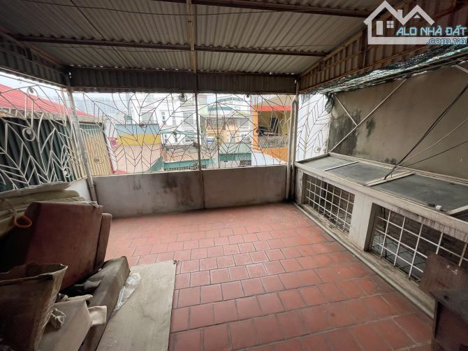 Cho thuê nhà phố Yên Lạc: 50m2 x 5 tầng, MT: 5m, nhà mới, ngõ ô tô, nguyên căn. Giá: 18tr - 2