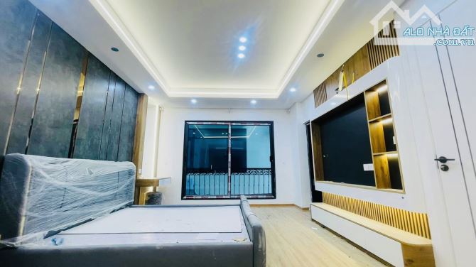 17.3 Tỷ- Nhà Mới 7 Tầng- Ô Tô Vào Nhà-10m Ra Phố- Mặt Tiền Rộng- Phố Nguyễn Ngọc Nại