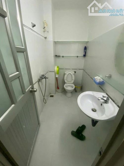 Cho thuê 72/2a Huỳnh Văn Bánh, p15, Phú Nhuận - 2L 4pn 5wc - 2