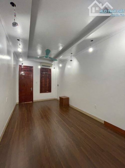 Miêu Nha. Tây Mỗ. 38m. 5 tầng. Nhà đẹp xây mới. Lô góc 3 thoáng. Ngõ rộng gần phố. 6,2 tỷ - 2