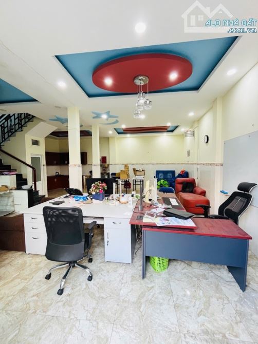 Giảm sâu, nhà đẹp 2 tầng, ngang hơn10m đường Nguyễn Thị Định, giá 9,4 tỷ TL. - 2