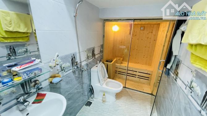 Bán Gấp Nhà Trung Tâm,  gần Hồ Xuân Hương, Chợ Đêm. Ngang 14 dài 11. - 2