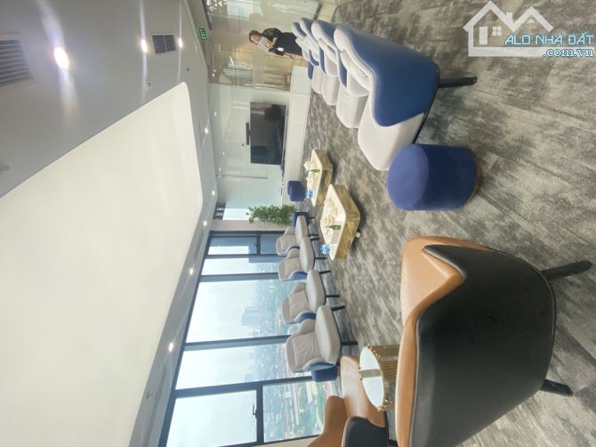 Tòa nhà mặt phố Bà Triệu10 tầng thang máy DT 422m2, MT rộng 199 tỷ