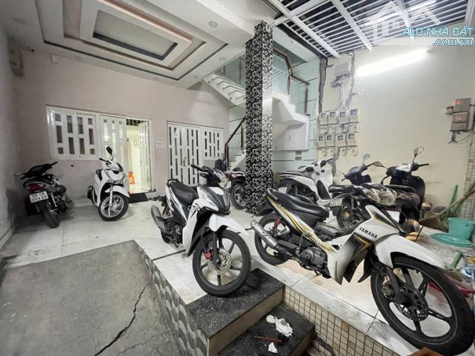 BÁN CHDV QUẬN 7, HXH, 3 TẦNG, 8 PHÒNG, DÒNG TIỀN 400TR, NGUYỄN VĂN QUỲ, 9 TỶ - 2