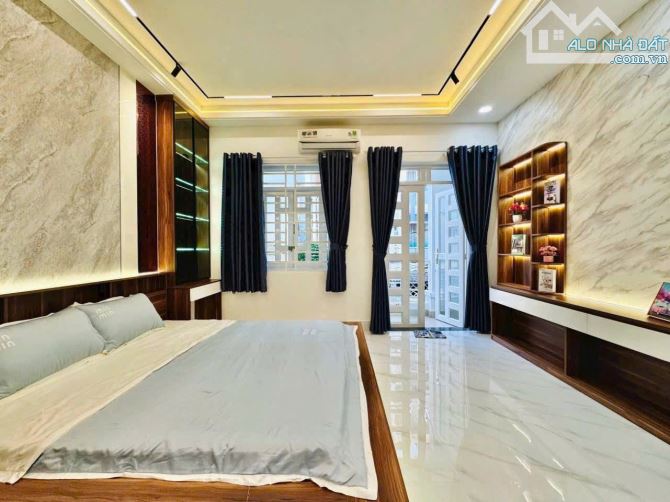 ÔTÔ QUA NH.À - KINH DOANH ĐỈNH - VỊ TRÍ VÀNG MINH KHAI - GỐC ĐỀ - 8.x tỷ - 2