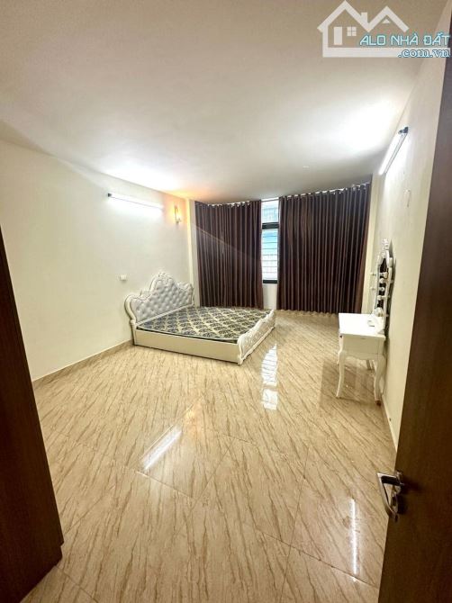 BÁN NHÀ MẶT PHỐ TRẦN ĐIỀN KINH DOANH. 40 M . 5 TẦNG , MT 4 M . GIÁ 17,8 TỶ . VỈA HÈ - 3