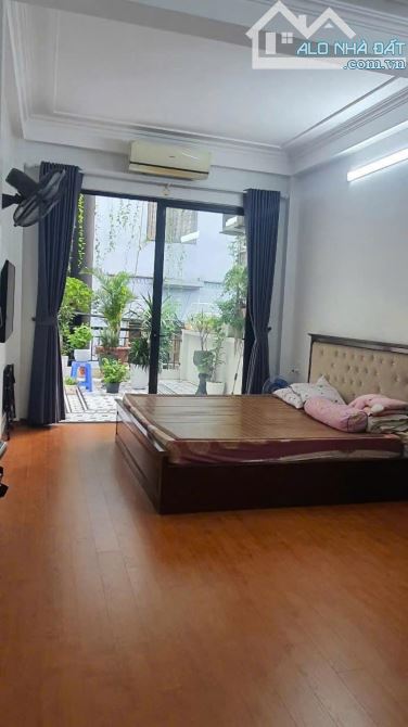BÁN GẤP NHÀ PHỐ PHÚC TÂN -QUẬN HOÀN KIẾM -Ô TÔ -KINH DOANH -72 m2- 4 TẦNG - 3