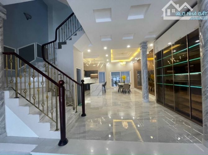 ĐẤT VÀNG QUẬN 1 ĐỐI DIỆN CÔNG VIÊN LÊ VĂN TÁM- NHÀ ĐẸP LUNG LINH, NỘI THẤT CAO CẤP - 3