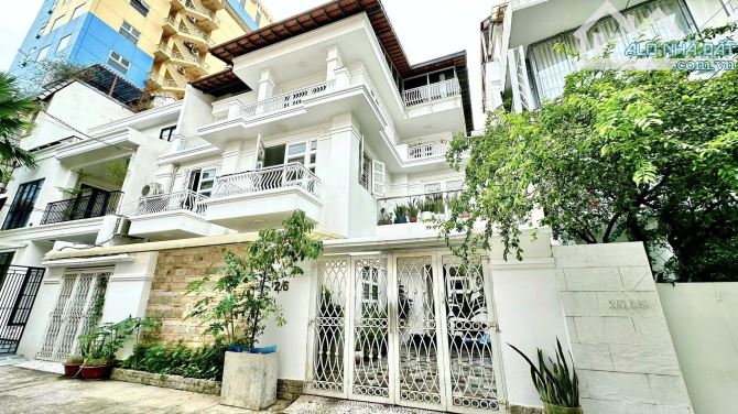 Bán biệt thự Nguyễn Thành Ý, Quận 1(8.1x17m- 3 Tầng ) Nội thất cao cấp chỉ 50 tỷ TL - 3