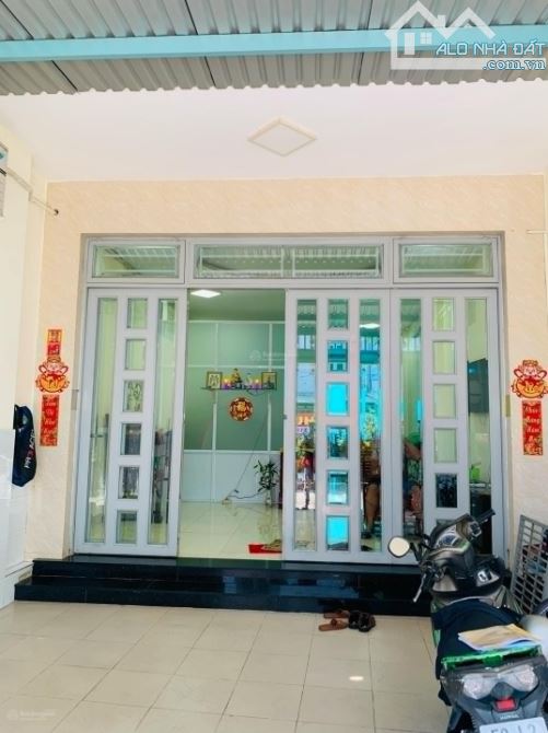 BÁN NHÀ 3 TẦNG 108.6 M2 5*21M _ MẶT TIỀN ĐƯỜNG KDC _ ĐƯỜNG RỘNG 10M, NHỈNH 7 TỶ _ CẠNH - 3