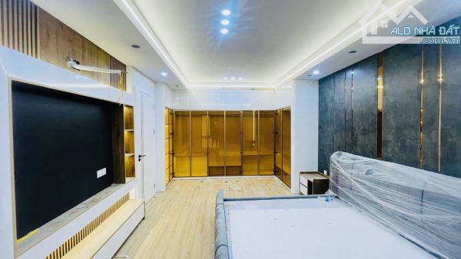 17.3 Tỷ- Nhà Mới 7 Tầng- Ô Tô Vào Nhà-10m Ra Phố- Mặt Tiền Rộng- Phố Nguyễn Ngọc Nại