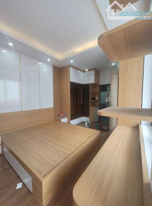 NHÀ DÂN XÂY ĐỊNH CÔNG, GẦN ĐẠI HỌC THUỶ LỢI, GẦN ROYAL CITY 32m2 4PN