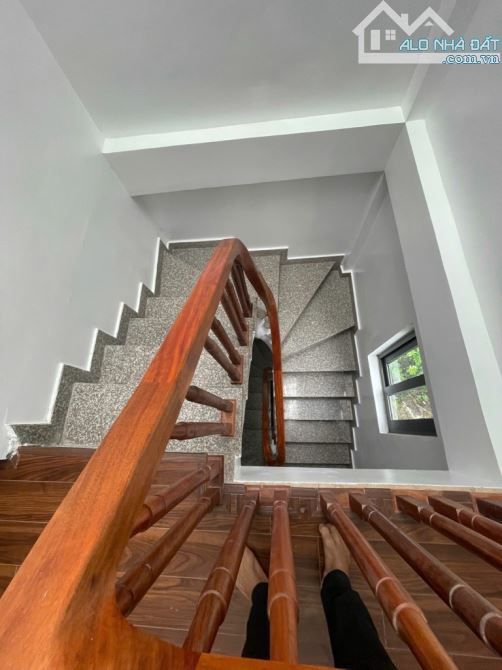 Miêu Nha. Tây Mỗ. 38m. 5 tầng. Nhà đẹp xây mới. Lô góc 3 thoáng. Ngõ rộng gần phố. 6,2 tỷ - 3