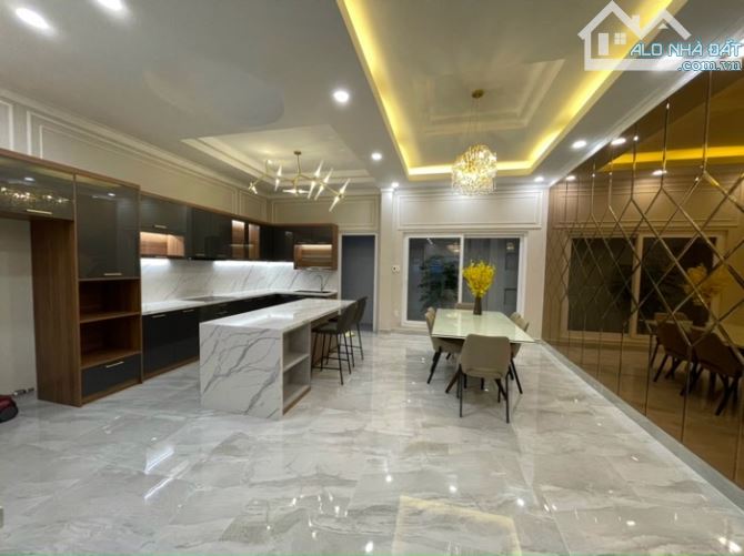 Bán Nhà 4 tầng full NT cao cấp, 115M2 ngang hơn 6m. Tại Quận 1, đường Võ Thị Sáu 2x tỷ - 3