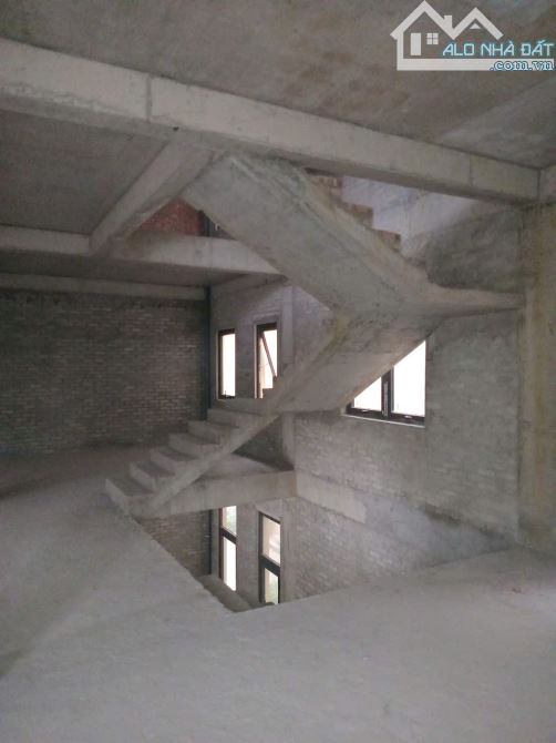 CHO THUÊ SHOPHOUSE SIÊU HIẾM – CHARM ngõ 168 NGUYỄN XIỂN - 86m2 -5 tầng - Giá: 35tr/ tháng - 3