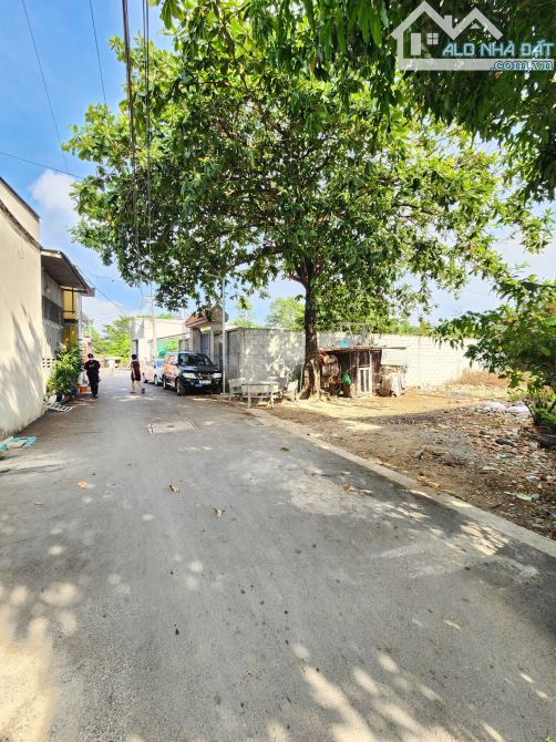 10Tỷ8__366m2 (10x37)__gần Nhà Thờ An Bình__2 Lô đất lớn xây biệt thự, kho xưởng__gần QL1K - 4