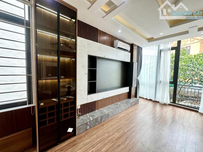 Nhà ĐẸP 2 mặt thoáng phố Bát Khối 51m x 5 tầng - MT 4,5m - 4