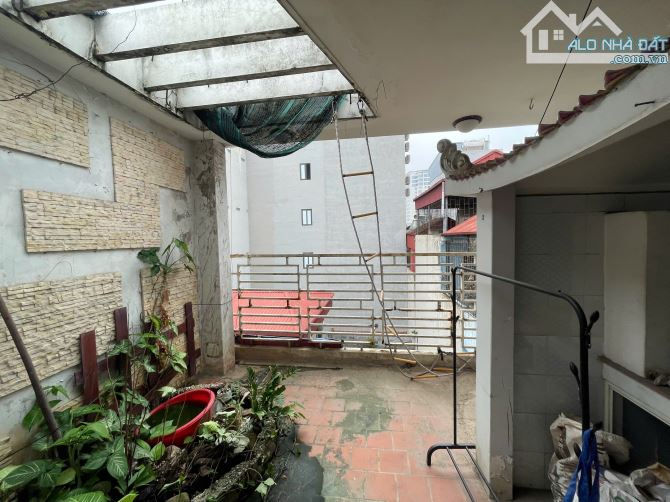 Cho thuê nhà phố Yên Lạc: 50m2 x 5 tầng, MT: 5m, nhà mới, ngõ ô tô, nguyên căn. Giá: 18tr - 4