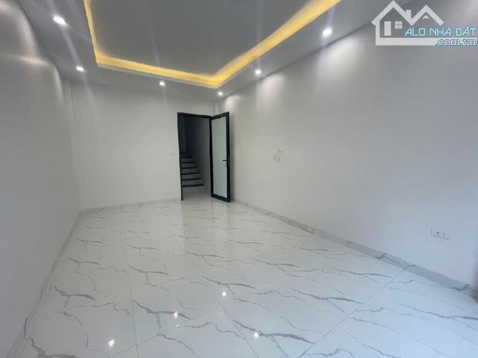 Miêu Nha. Tây Mỗ. 42m.5 tầng. Ô tô đỗ cửa. Ngõ thông thoáng. 6,5 tỷ - 4