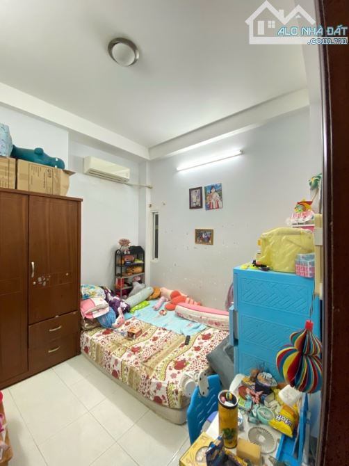 Bán nhà 4 tầng, hẻm rộng thông thoáng. Dt ( 4 x 10 ) đường Nguyễn Văn Cừ, Q1. Chỉ 8,4 tỷ - 4