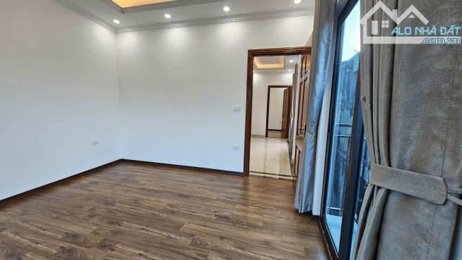 Tôi cần bán nhà mp ĐS đối diện công viên chùa Kiến Hưng đường 12m.Lô góc 2mặt thoáng.13tỷ9 - 4
