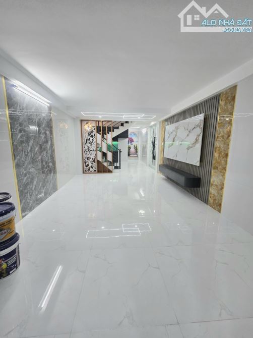 Chỉ nhỉnh 5 tỷ - Bán nhà mới 3 tầng 4 pn - 52m2 - 4x13 - Hẻm 6m - Đường Tân Hòa Đông - BT - 4