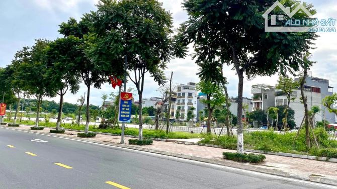 Độc nhất vô nhị, Mặt phố Trần Đăng khoa, 8 tầng thang máy view hồ, 120m2 - MT 5m - 4