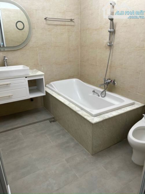 Bán Nhà 4 tầng full NT cao cấp, 115M2 ngang hơn 6m. Tại Quận 1, đường Võ Thị Sáu 2x tỷ - 5