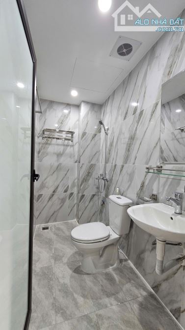 Tôi cần bán nhà mp ĐS đối diện công viên chùa Kiến Hưng đường 12m.Lô góc 2mặt thoáng.13tỷ9 - 5