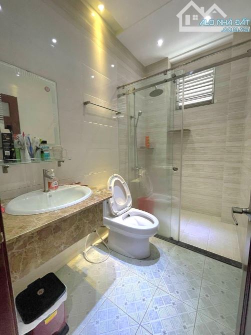 BÌNH TÂN - TÂY LÂN - HẺM TRẲNG MỘT TRỤC - OTO NGỦ TRONG NHÀ 128M - 3 TẦNG BTCT NHỈNH 9 TỶ - 6